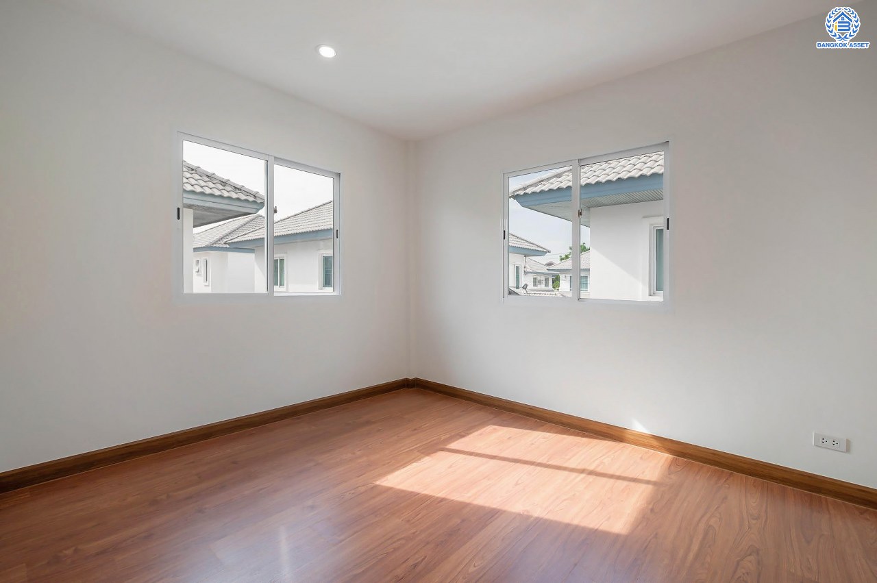 บ้านมือสองตกแต่งใหม่ โครงการ ชวนชื่นโมดัส ราชพฤกษ์-ท่าอิฐ เนื้อที่กว่า 57.8 ตร.ว. พร้อมฟังก์ชัน 3 ห้องนอน 2 ห้องน้ำ จอดรถได้ 2 คัน บนทำเลศักยภาพ เชื่อมต่อถนนรัตนาธิเบศร์ และถนนราชพฤกษ์ ทำเลใจกลาง 2 เซ็นทรัล ใกล้รถไฟฟ้า "สถานีบางรักน้อยท่าอิฐ"